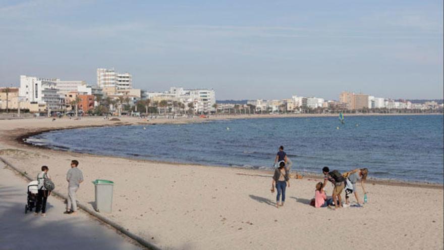 Ayer se prohibió el baño en la playa de Can Pastilla.