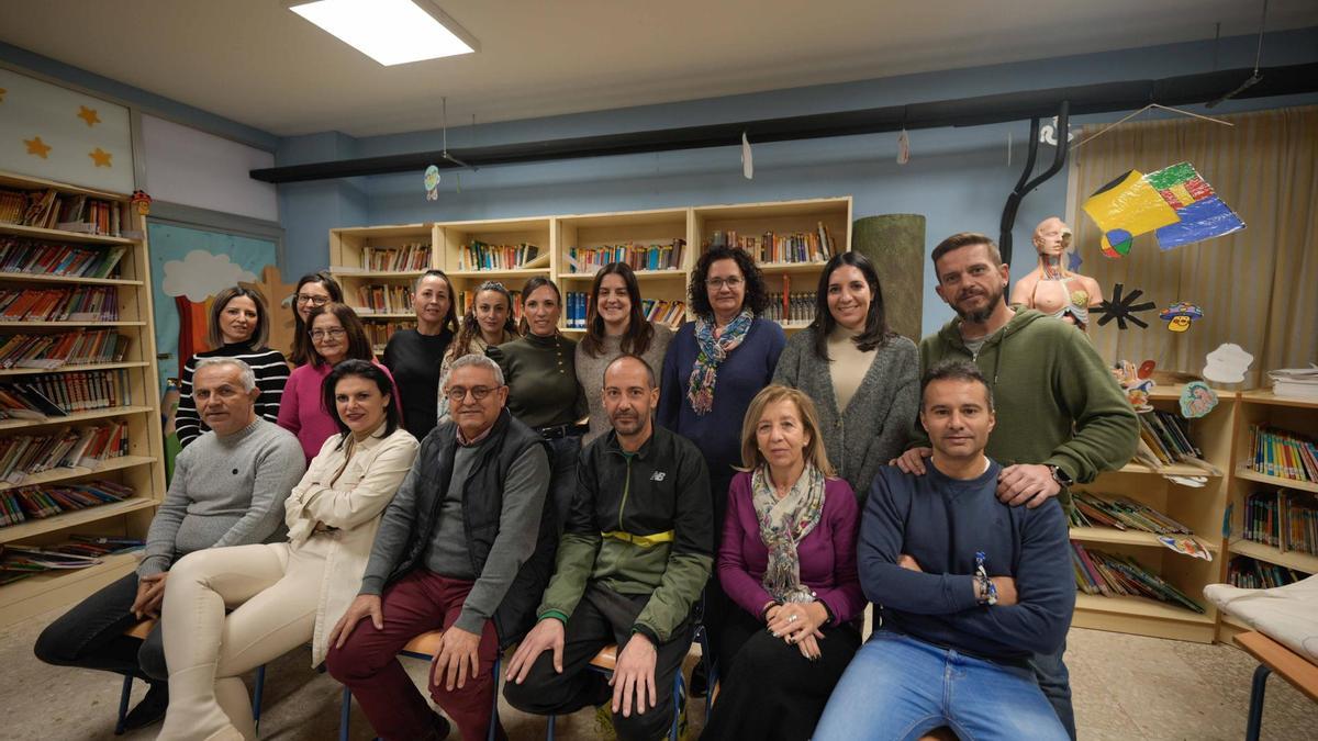 Foto de familia de quienes han participado en el largometraje.