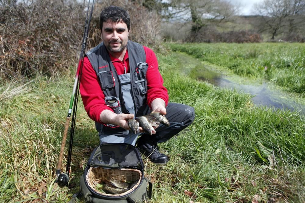 El mal tiempo enturbia la pesca en los ríos de Deza