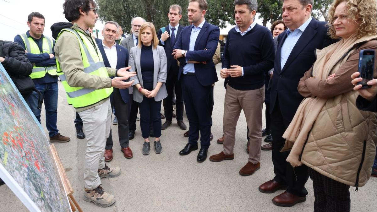 La comitiva, en su visita a Torrent