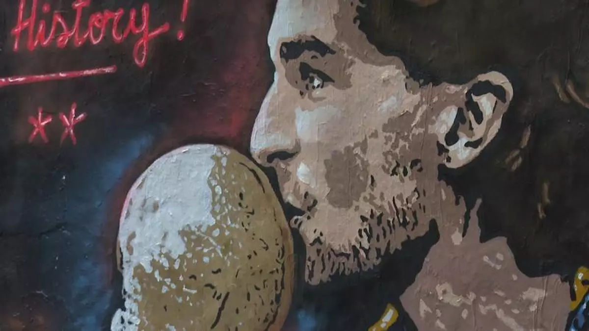 Vandalizan el mural de TvBoy dedicado a Ferran Torres en Barcelona