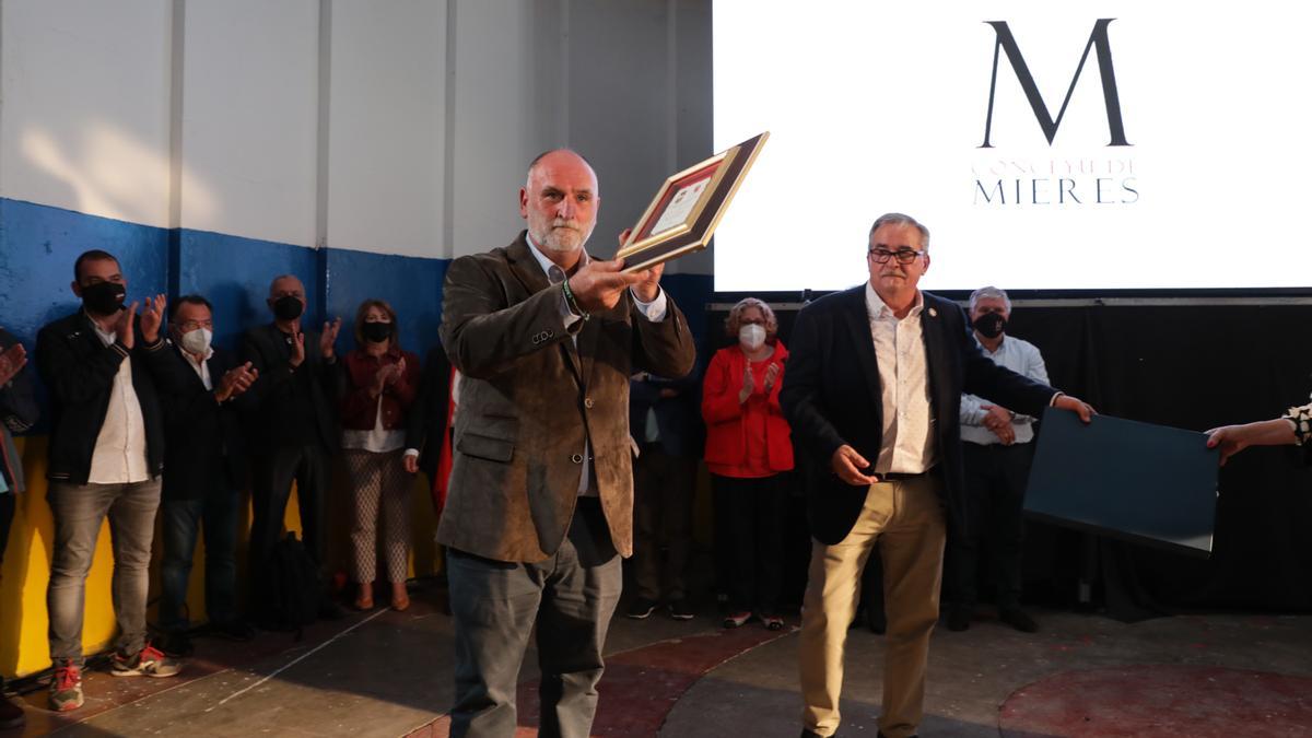 José Andrés, aclamado en Mieres, en su ruta didáctica por Asturias de la mano de los Premios Princesa