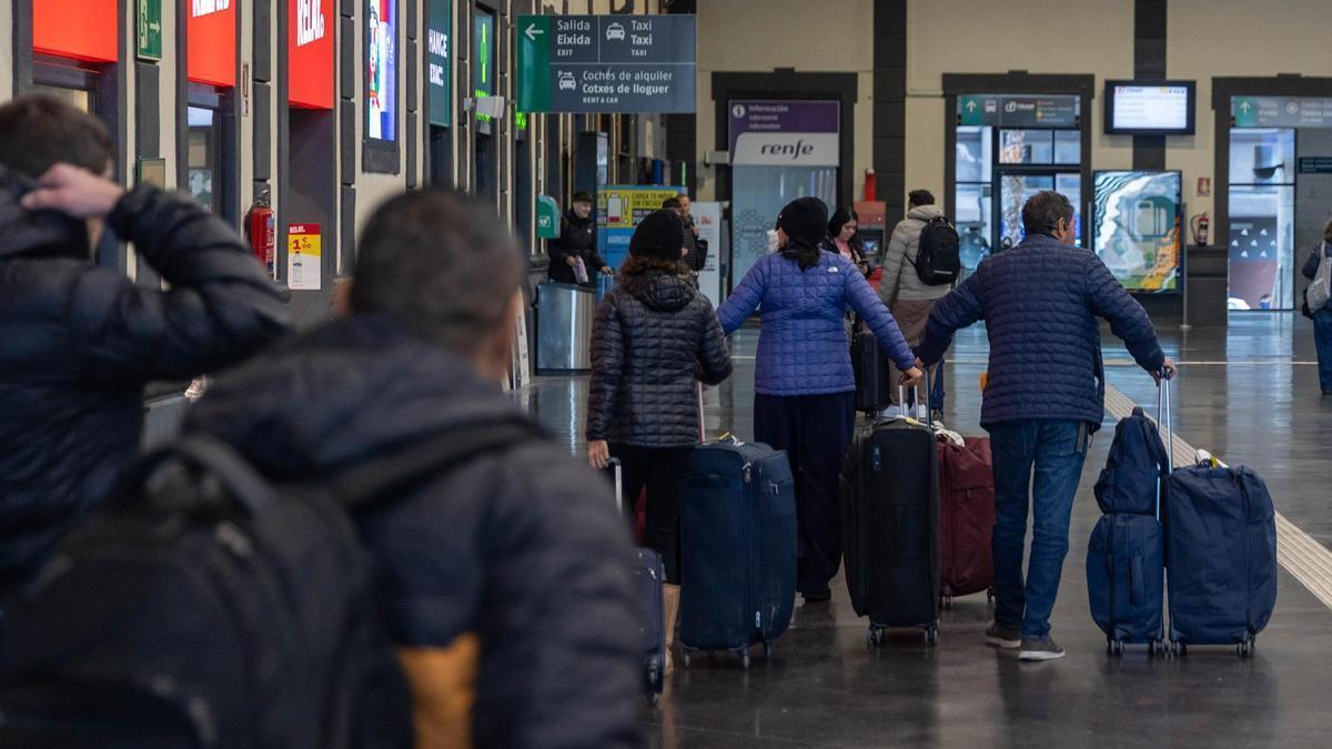 Los retrasos en el AVE Alicante-Madrid se reducen a entre 15 y 10 minutos
