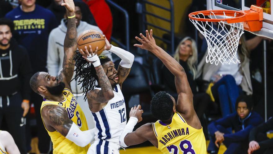 Los Grizzlies del productivo Aldama se acercan a los Lakers con un contundente triunfo