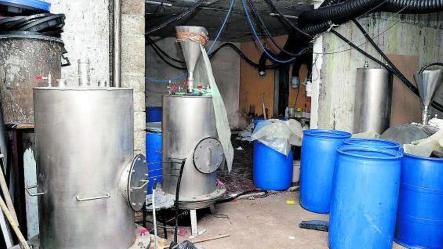 Interior de la vivienda de Cotobade con material para procesar cocaína, según la Policía. |   // GUSTAVO SANTOS