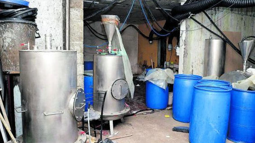 Los narcos convirtieron una casa de Cotobade en una refinería y macrolaboratorio de cocaína