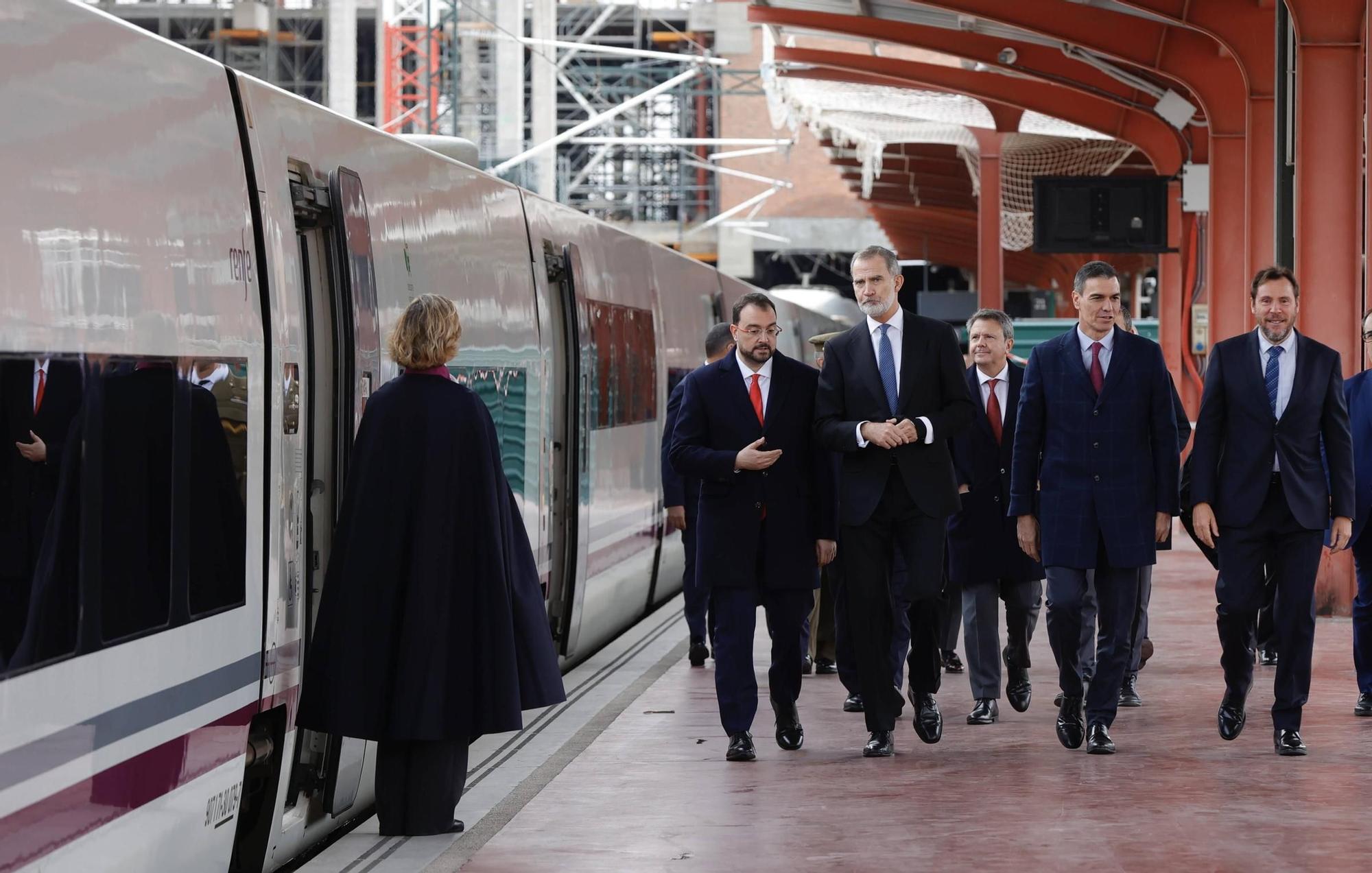 El AVE realiza su viaje inaugural de Madrid a Asturias