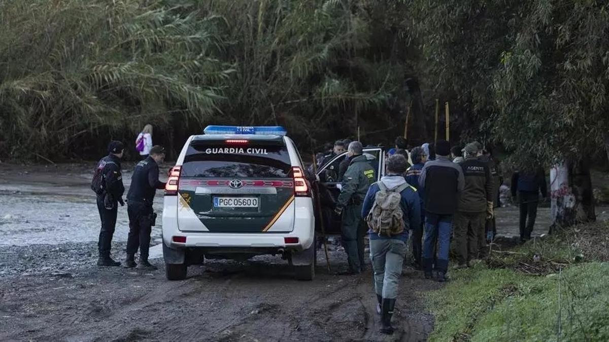 Momento en el que fue encontrado la segunda víctima por esta alerta roja en Alhaurín el Grande