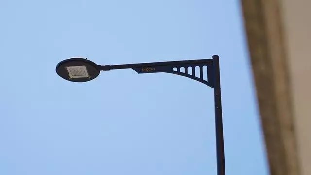 VÍDEO | Farolas 'santelminas' para Los Remedios