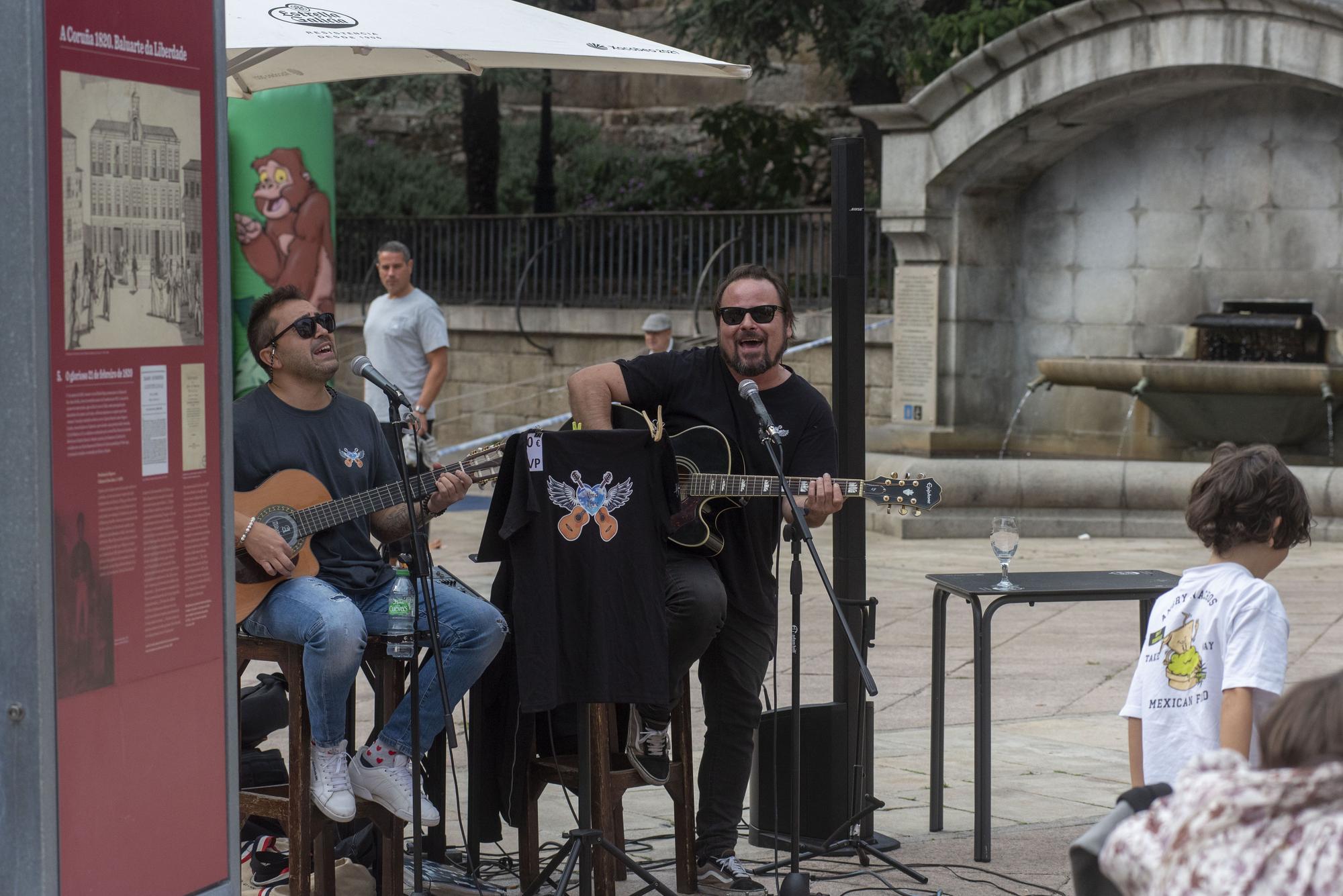 Concierto de Alma Libre en la Ciudad Vieja por las Fiestas del Rosario en A Coruña