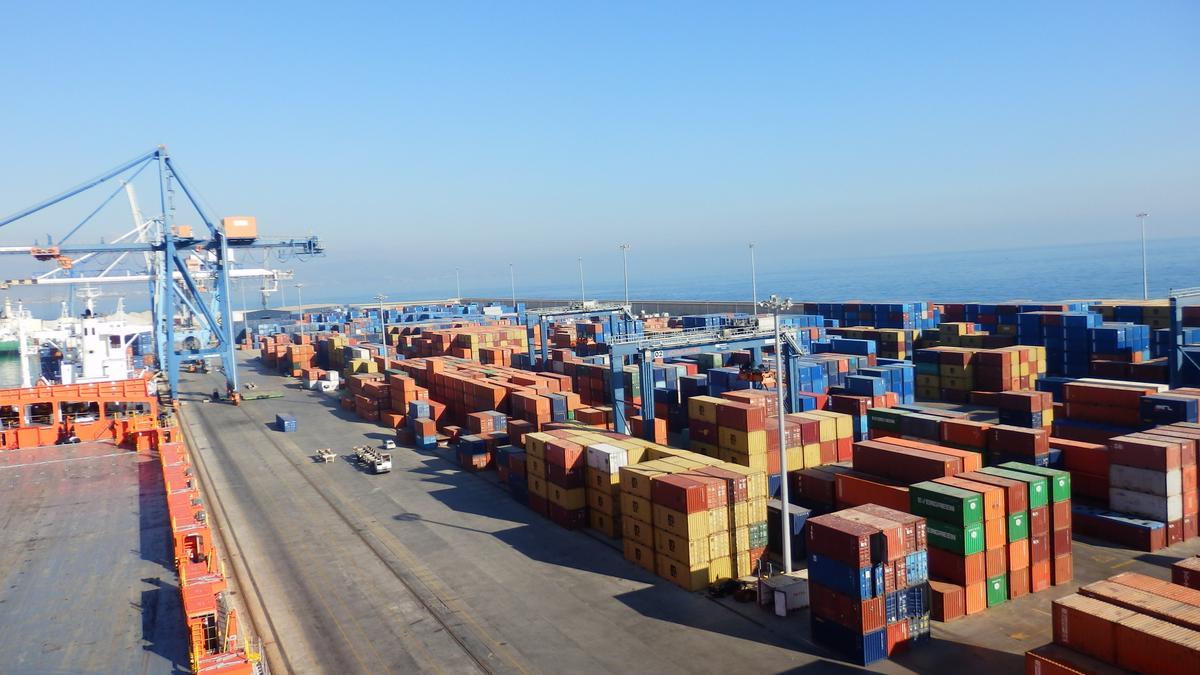 Contenedores en PortCastelló.