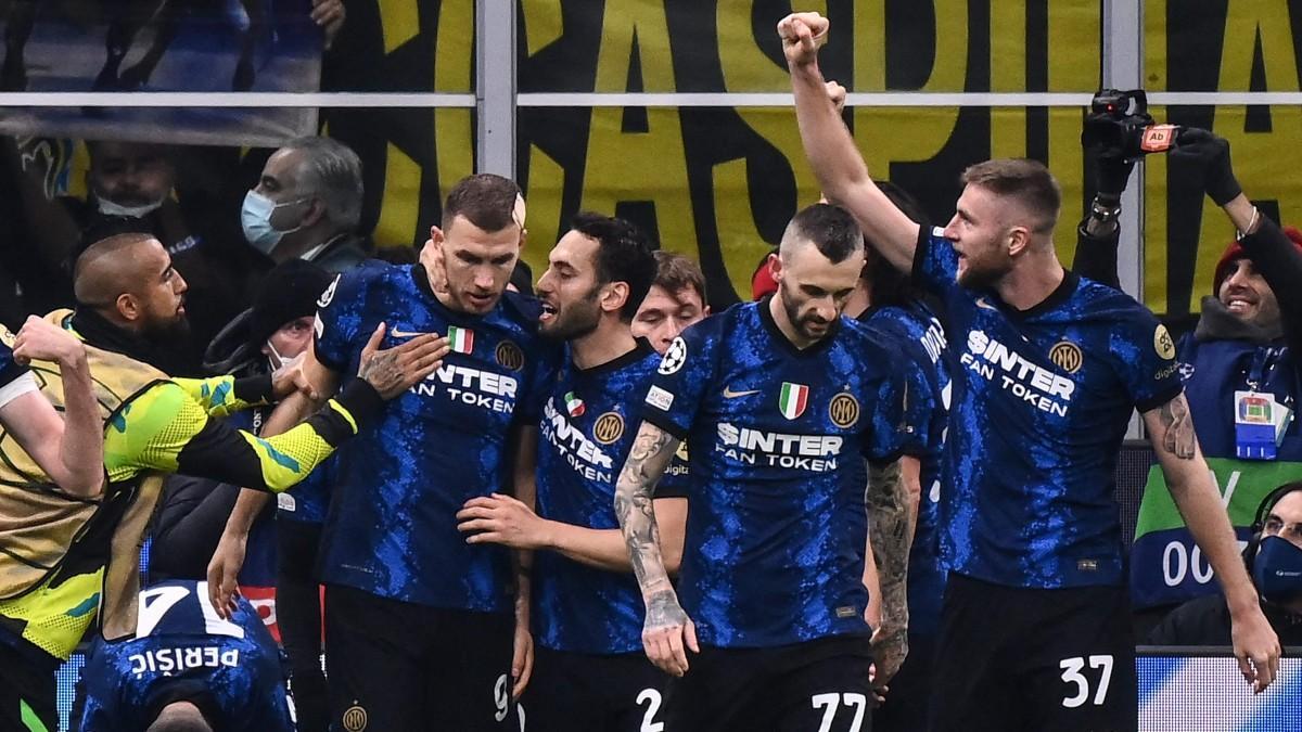 Los jugadores del Inter festejan un gol de Edin Dzeko al Shakhtar Donetsk