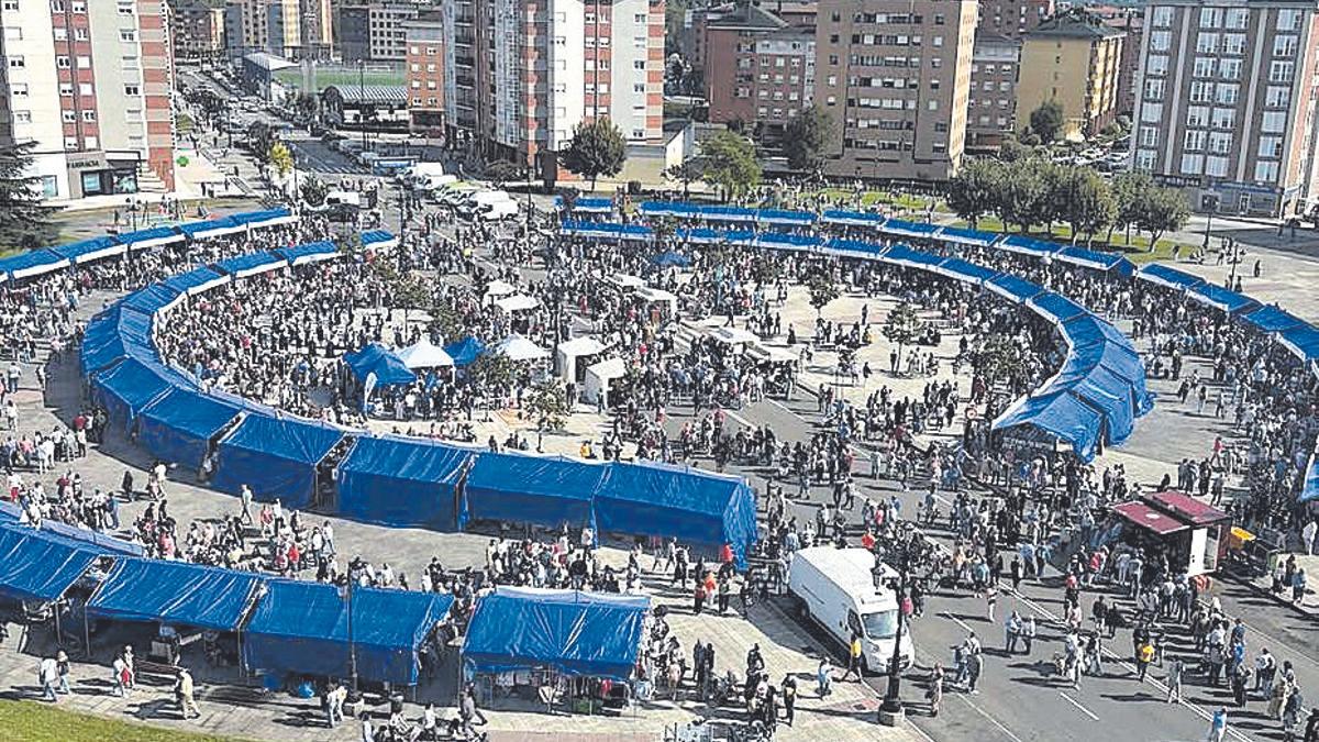 El mercadillo de La Corredoria.