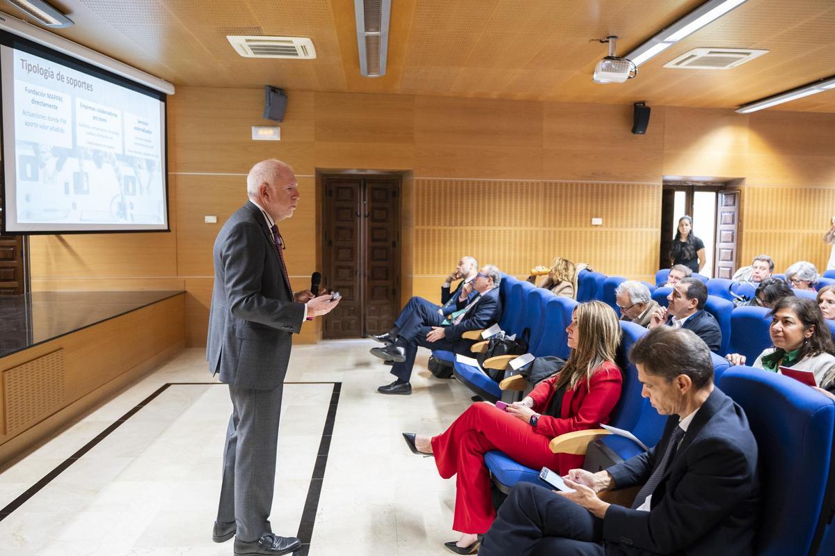 Julio Domingo Souto durante la presentación del proyecto en Cáceres.