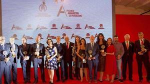Tots els guardonats durant la celebració de la gala ‘Premios Amanecer’ de Periodisme