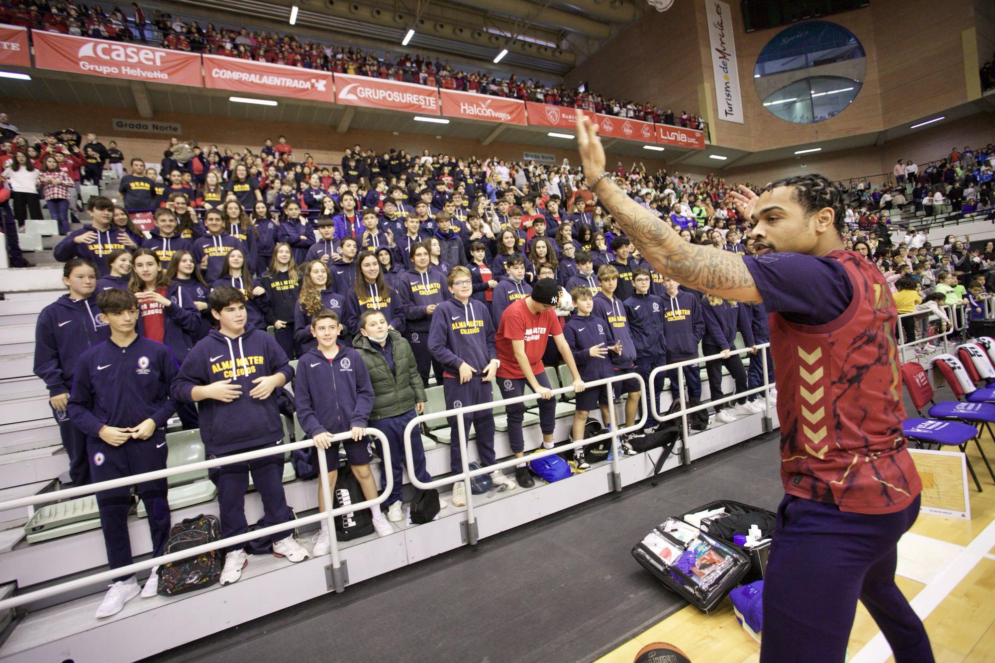 Partido del recreo en el UCAM Murcia con miles de escolares