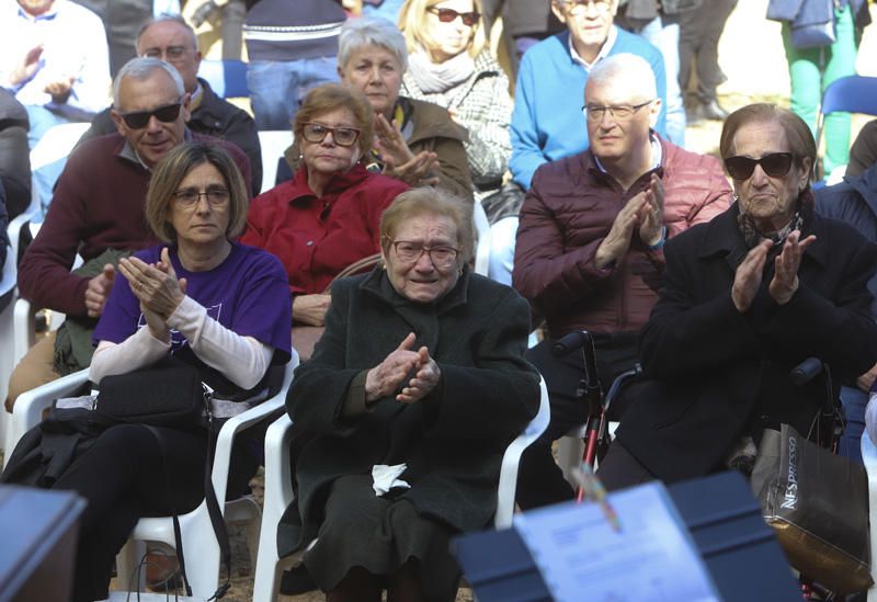 Entrega de los restos de los fusilados por el franquismo a sus familiares, en Paterna