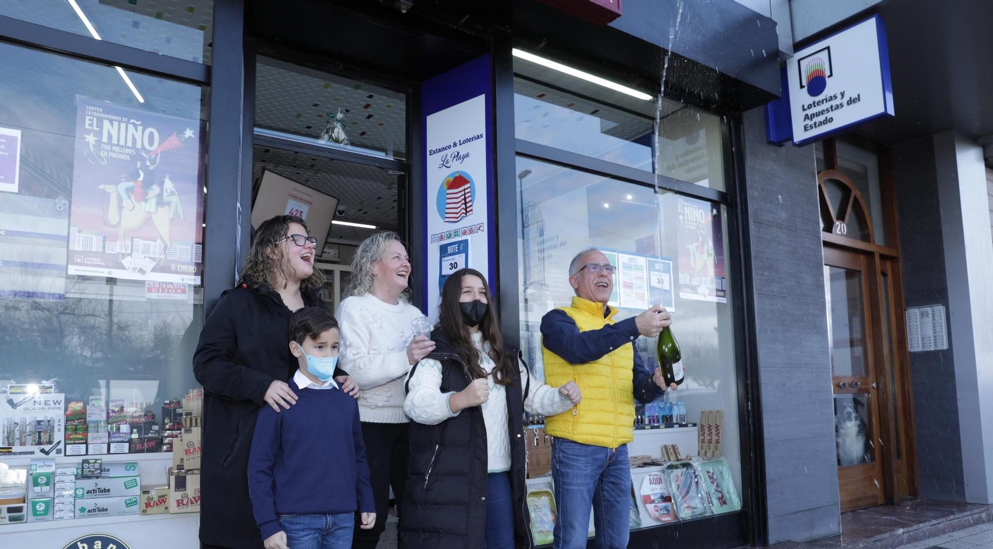 Asturias celebra su pequeña lluvia de premios en la Lotería del Niño de 2022