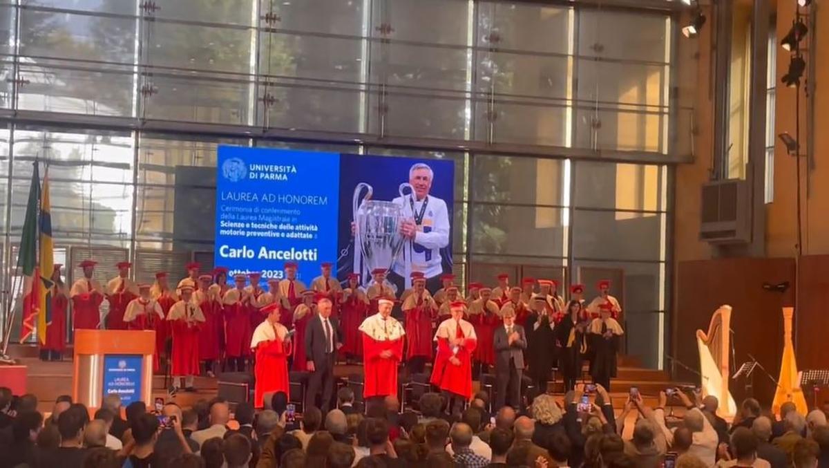 La Universidad de Parma hizo entrega a Carlo Ancelotti del título de maestría