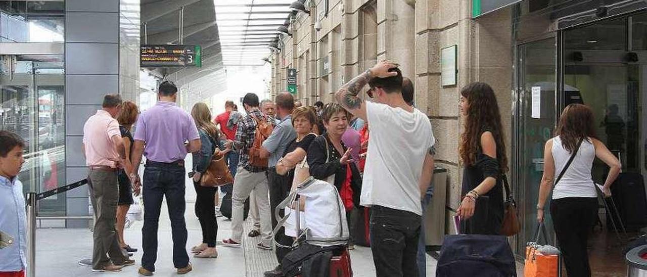 Estación de tren Empalme de Ourense. // Iñaki Osorio