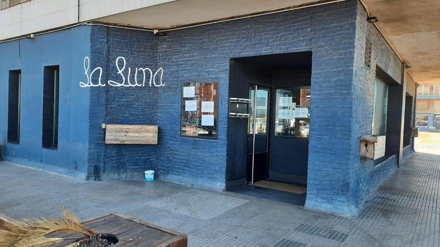 El establecimiento hostelero de Salinas que ha cerrado por cautela tras el positivo en covid de uno de sus empleados.