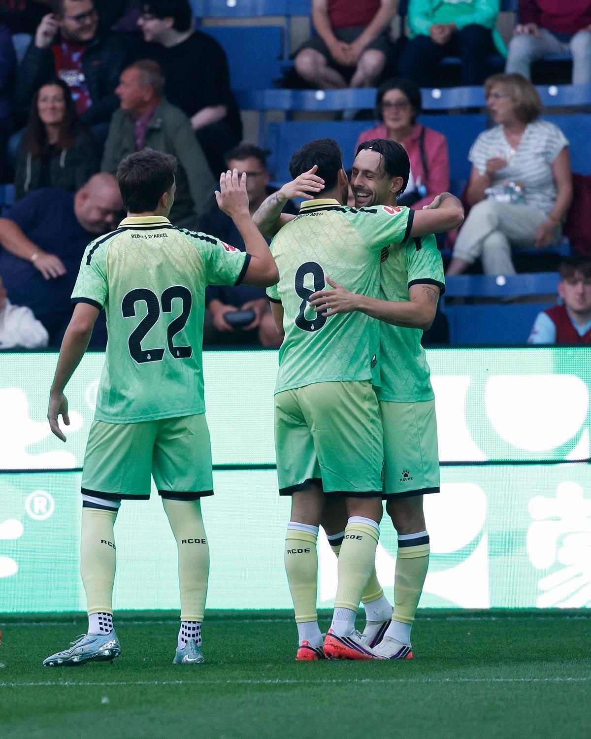 Los jugadores del Espanyol, celebrando el primer gol ante el Burnley