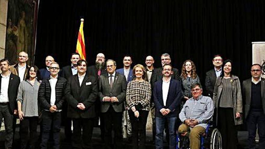 Representants de les principals Passions de Catalunya al Saló Sant Jordi de la Generalitat, amb el president, Quim Torra.