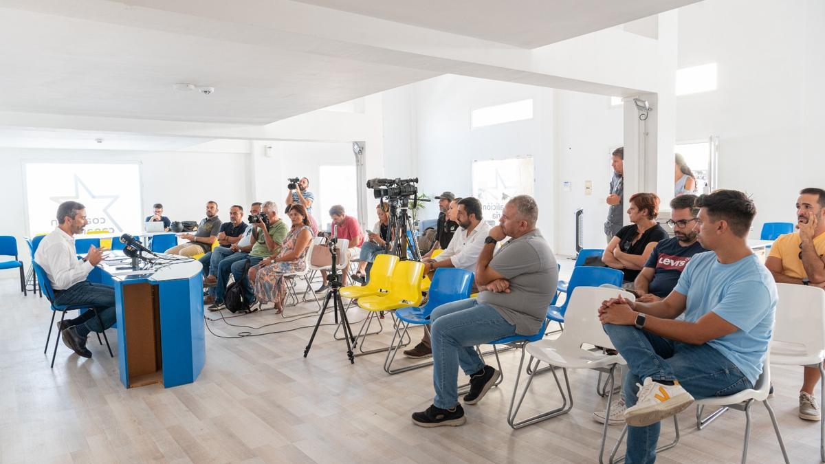 Asistentes a la rueda de prensa que ofreció este miércoles San Ginés en Arrecife para aclarar la compra de su vivienda.