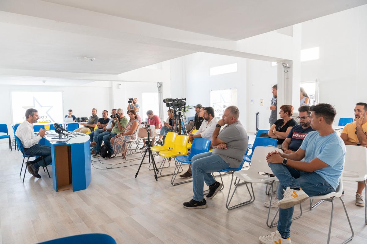 Asistentes a la rueda de prensa que ofreció este miércoles San Ginés en Arrecife para aclarar la compra de su vivienda.