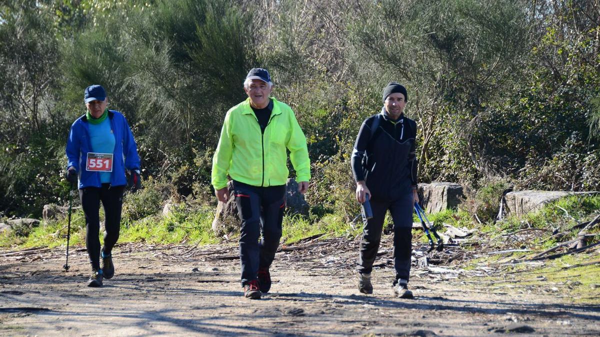 Participantes en la andaina de la edición de 2020 del Trail de Cela.   | // GONZALO NÚÑEZ