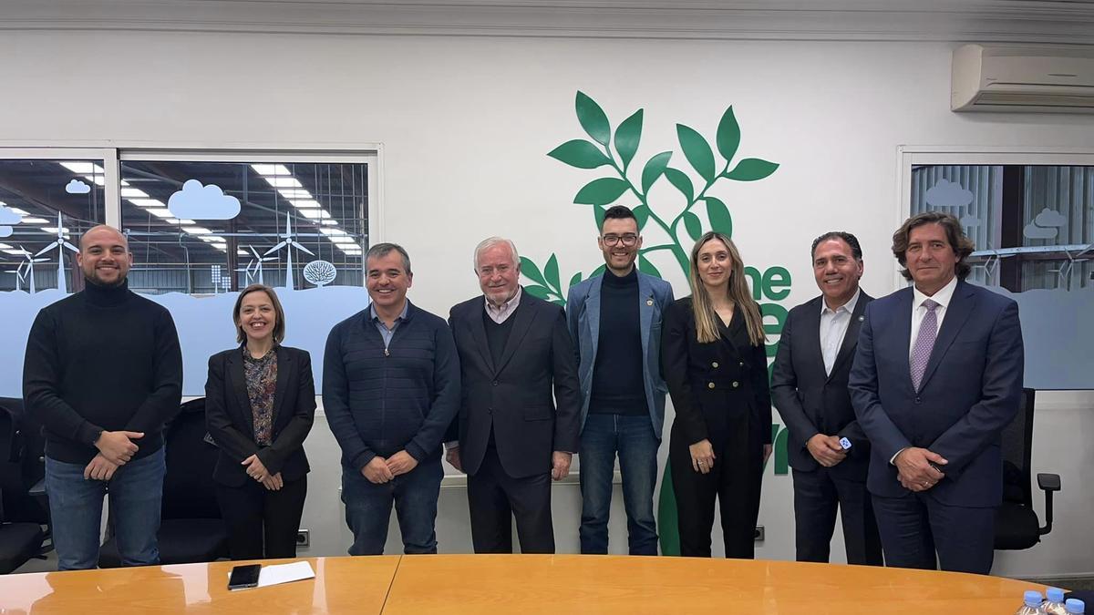 La reunión de los alcaldes de Aspe, Novelda y Monforte con los representantes de Cedelco.