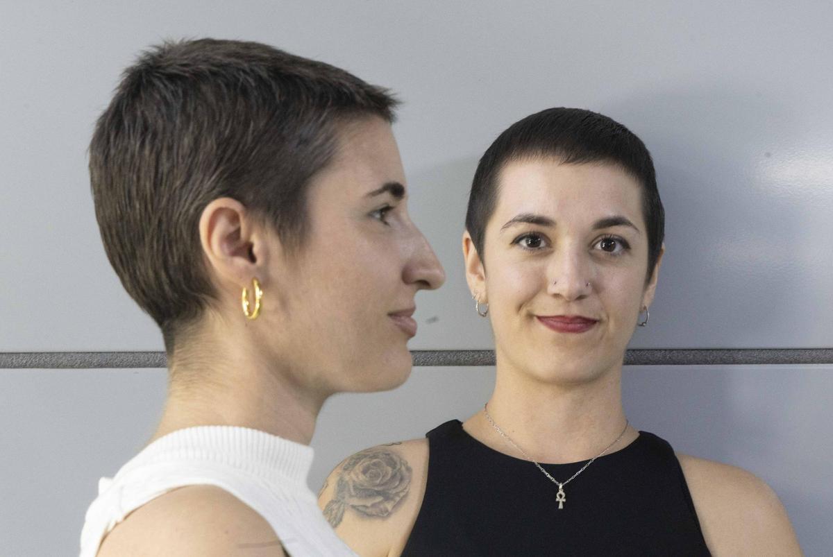 Nerea y Amanda, jóvenes de Alicante con cáncer de mama, cuentan su experiencia sin perder la sonrisa