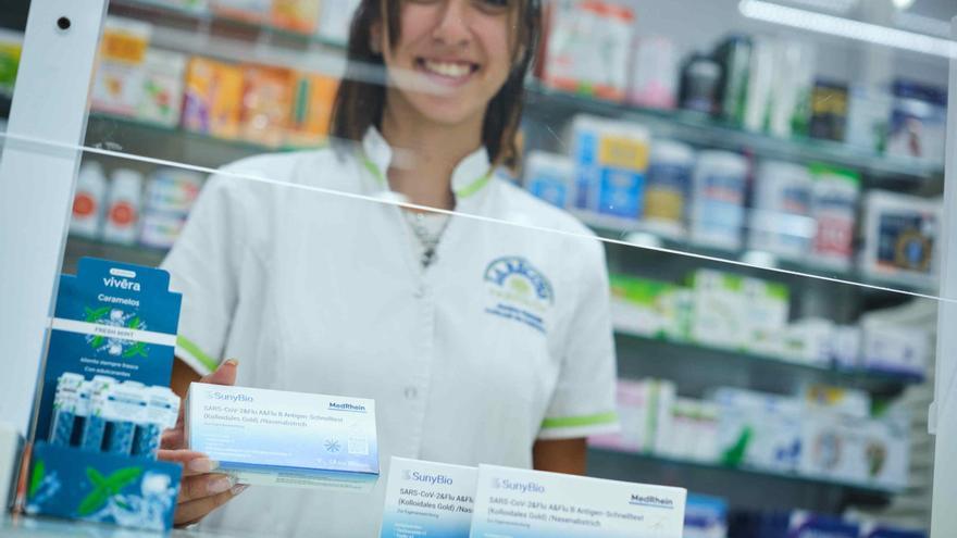 La venta de test de antígenos se triplica en las farmacias canarias