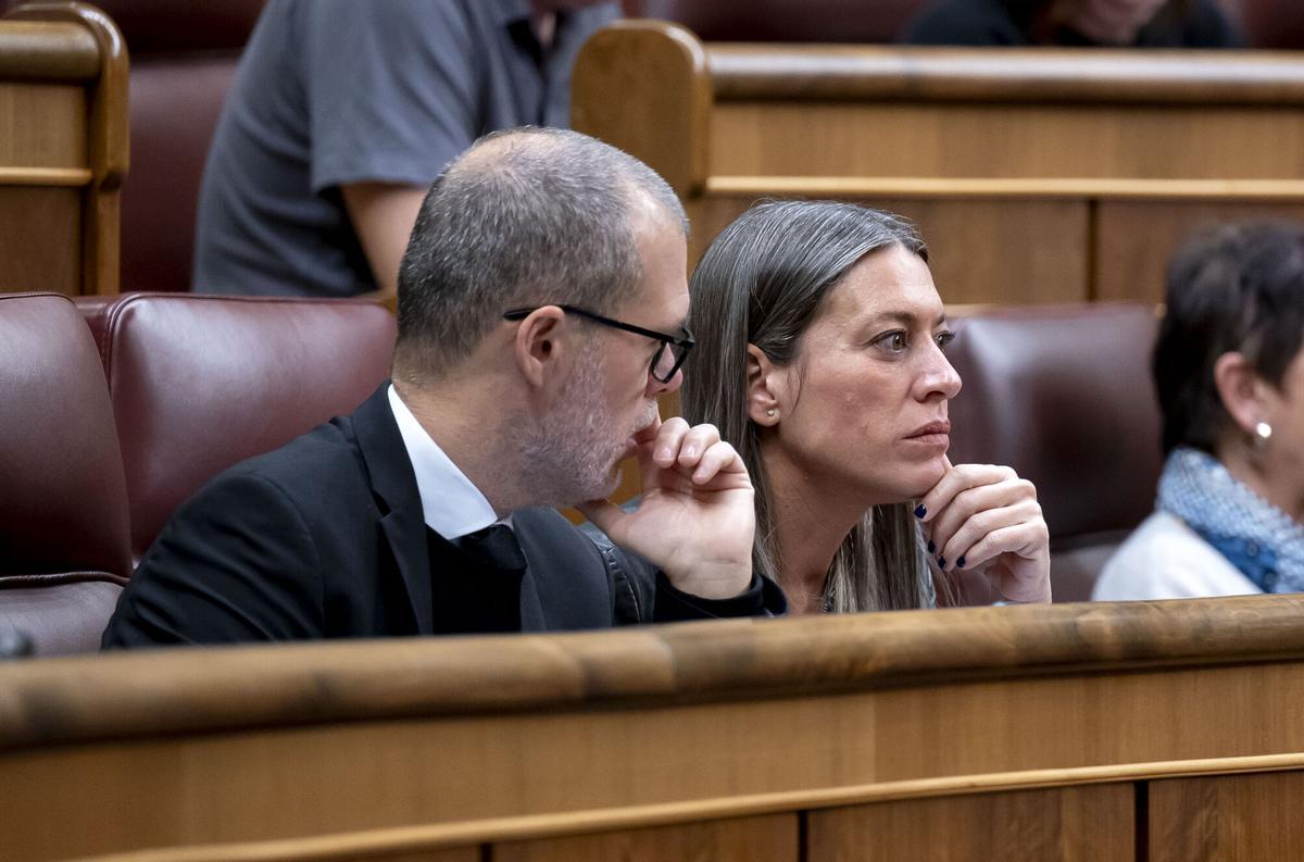 a portavoz de Junts en el Congreso, Miriam Nogueras, y el diputado de Junts Josep Maria Cruset, durante una sesión plenaria en el Congreso de los Diputados, a 12 de febrero de 2026, en Madrid (España). El Pleno del Congreso acoge hoy el debate y la votación del dictamen de la Comisión de Justicia de la Proposición de Ley Orgánica en materia de multirreincidencia, por la que se modifican el Código Penal y la Ley de Enjuiciamiento Criminal. 12 FEBRERO 2026 Alberto Ortega / Europa Press 12/02/2026. Miriam Nogueras;Josep Maria Cruset;Alberto Ortega