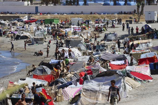 Ceuta lucha por no convertirse en un campamento de migrantes y mantener su identidad