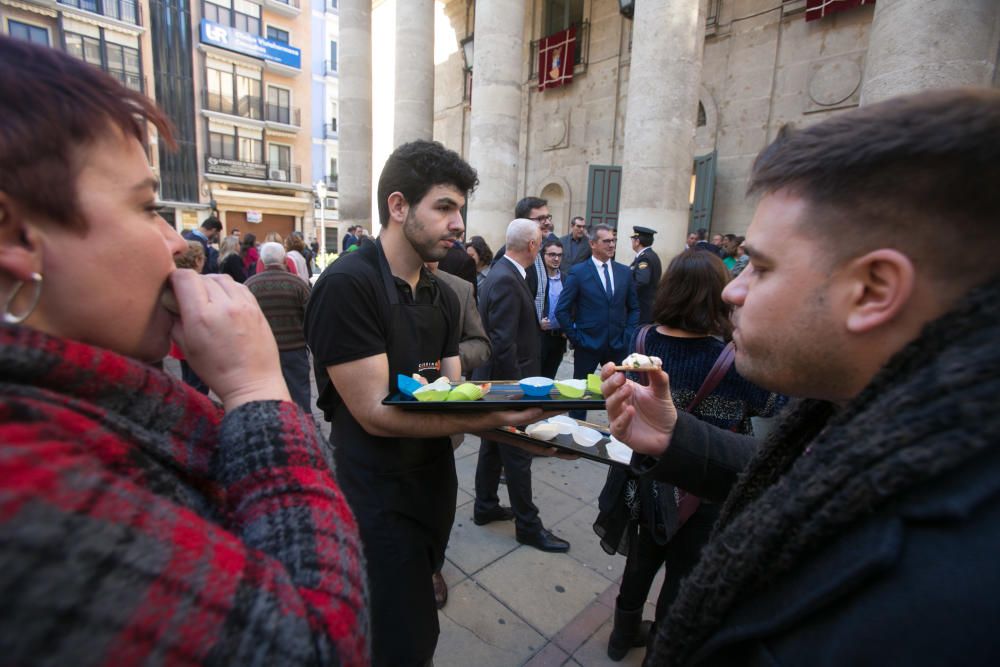 La Generalitat en pleno celebra en Alicante las cuatro décadas de la Carta Magna con un acto institucional en el Teatro Principal que llega en medio de los ataques al modelo territorial y de la alerta ultra.