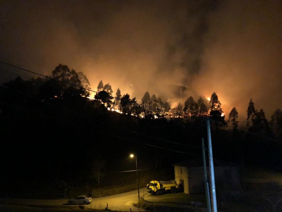 Incendio forestal en Posada de Llanes.