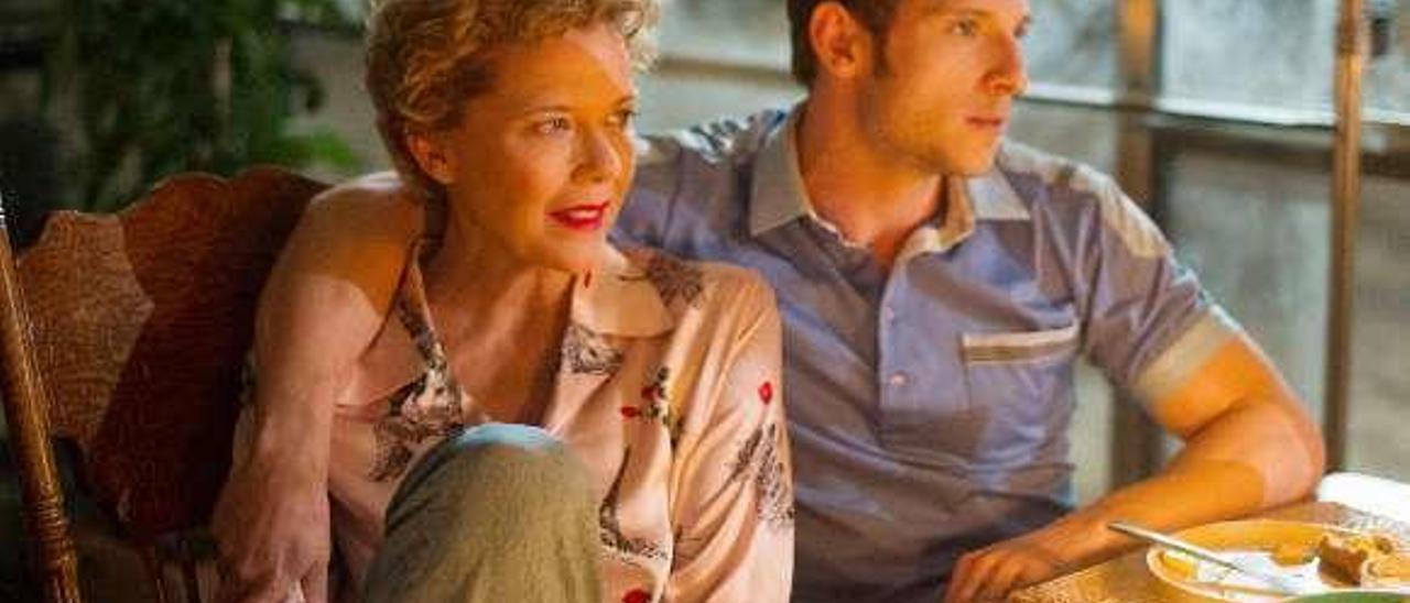 Annette Bening y Jamie Bell protagonizan &quot;Las estrellas de cine no mueren en Liverpool&quot;.