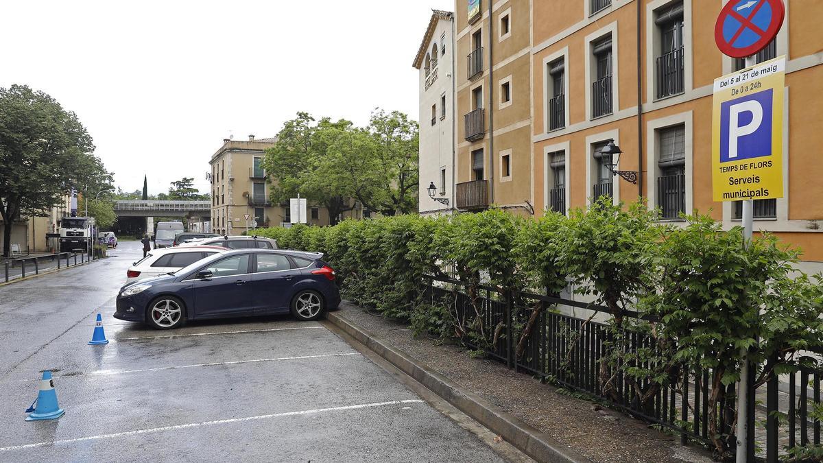 L'aparcament de la plataforma dels Galligants, reservat per "serveis municipals" per Temps de Flors.