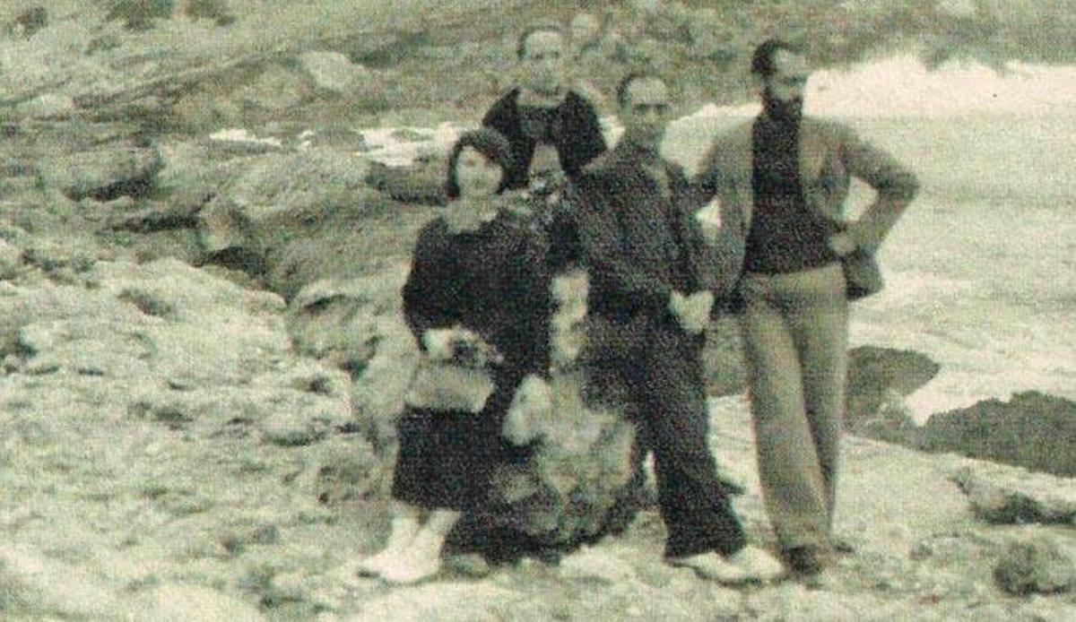 Els matrimonis Esteban Vicente i Martin Baer, l´hivern de 1935 durant una excursió a Portinatx. (Biblioteca del MuseU d´Art Contemporani Esteban Vicente)