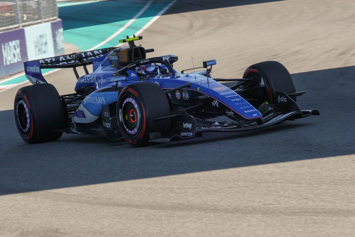 AME8840. MIAMI (ESTADOS UNIDOS), 02/05/2026.- El español Carlos Sainz de Williams compite durante la clasificación este sábado, en el Gran Premio de Fórmula Uno de Miami en el autódromo Internacional de Miami, Florida (EEUU). EFE/ Alberto Boal