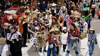 Gijón se rinde a la pasión antroxera de los más pequeños en un desfile infantil de lo más vistoso
