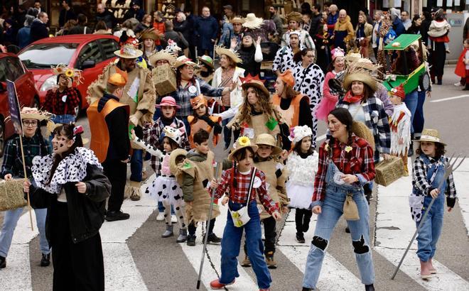 El desfile infantil de Antroxu por las calles de Gijón, en imágenes