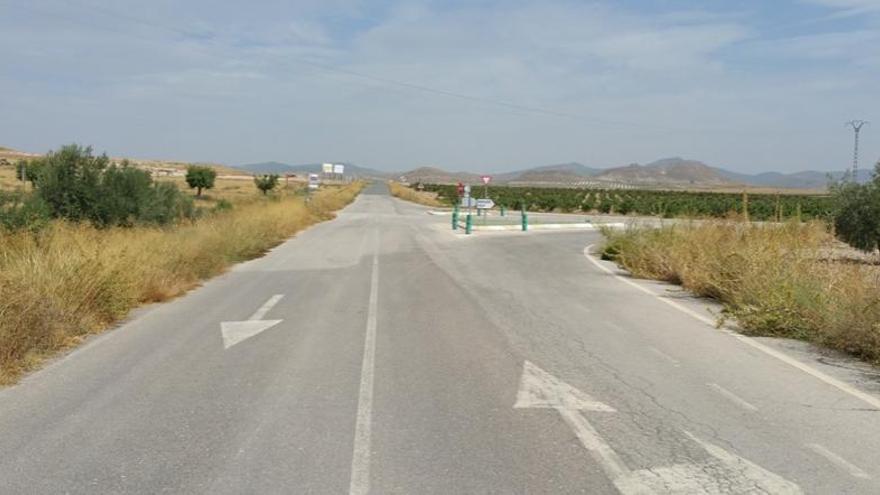 La consejería de Fomento arreglará la carretera que une las pedanías lorquinas de La Paca y Doña Inés.