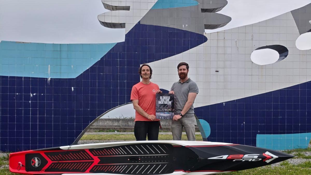 Sergio Cernuda, presidente del club EcoSup y, Kike González, concejal de Deportes del Ayuntamiento de Soto del Barco