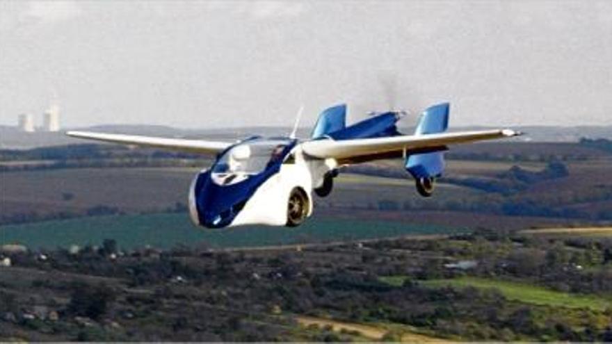 L&#039;AeroMobil permet circular per carretera i volar a una velocitat de fins a 200 quilòmetres per hora.