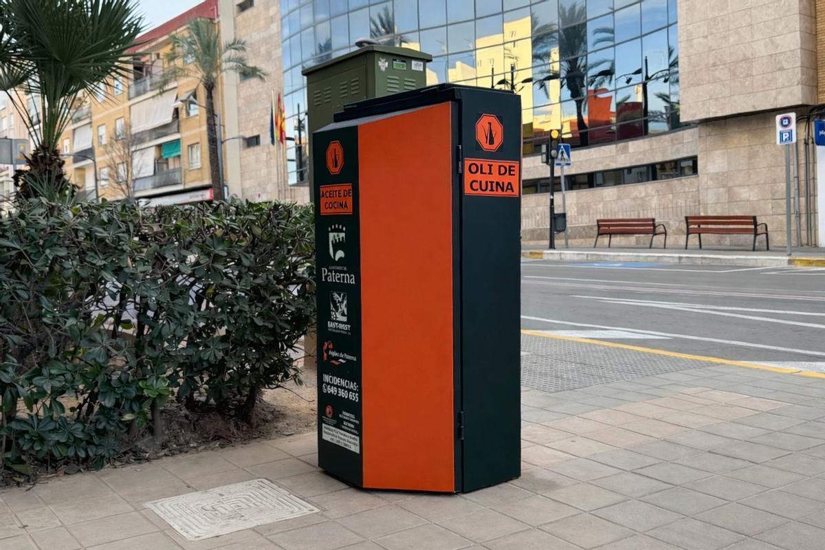 Uno de los puntos de recogida de aceite en la ciudad de Paterna
