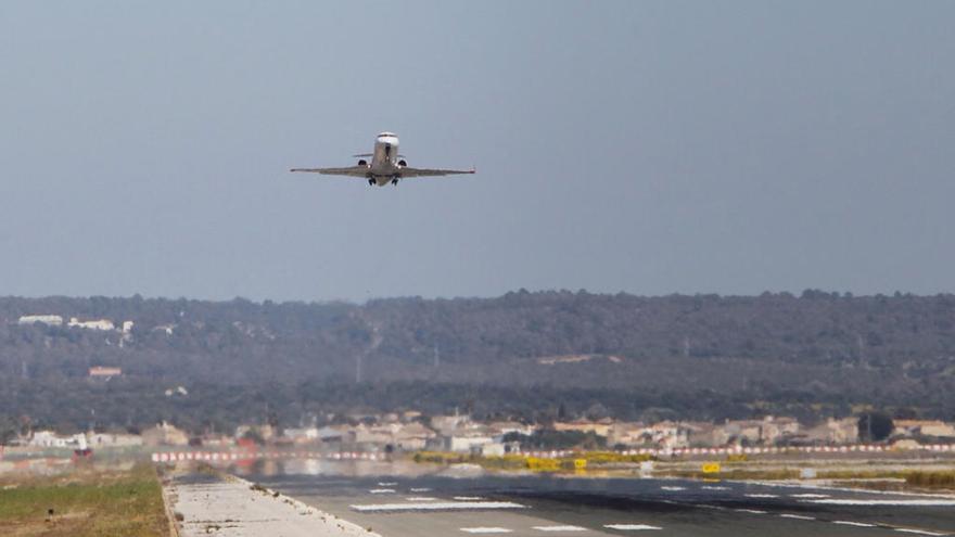 Air Nostrum y Air Europa aceptan incrementar las frecuencias de vuelos interislas