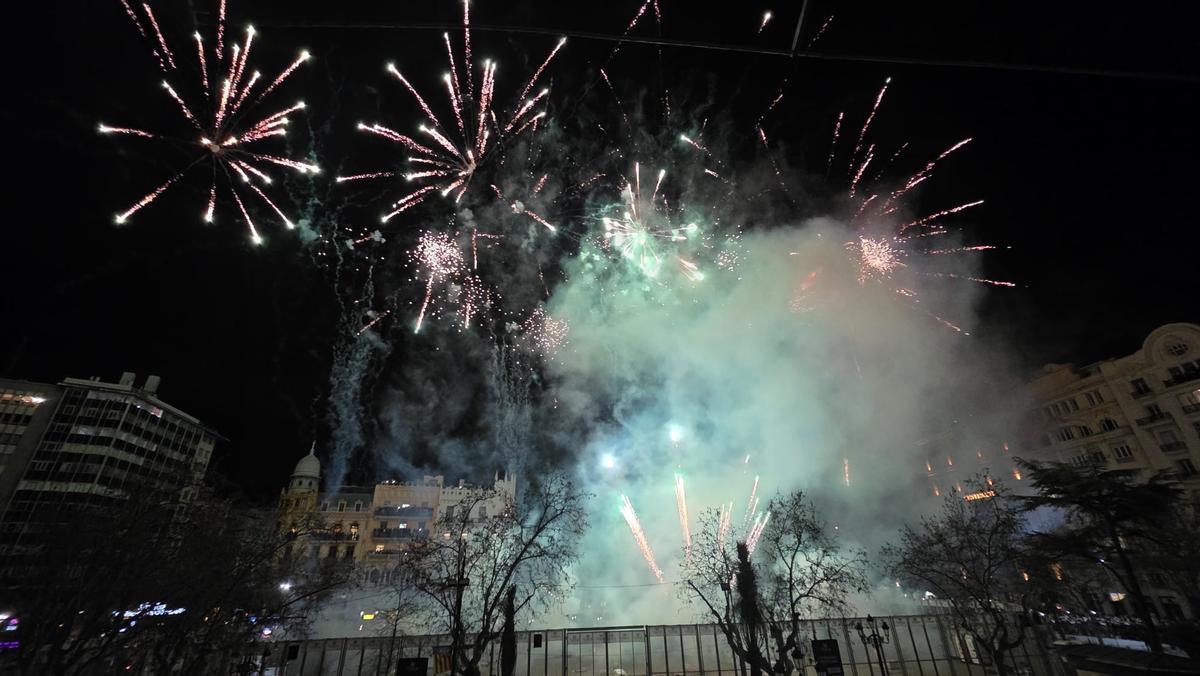 Fallas 2026: Castillo desde la plaza del Ayuntamiento de València