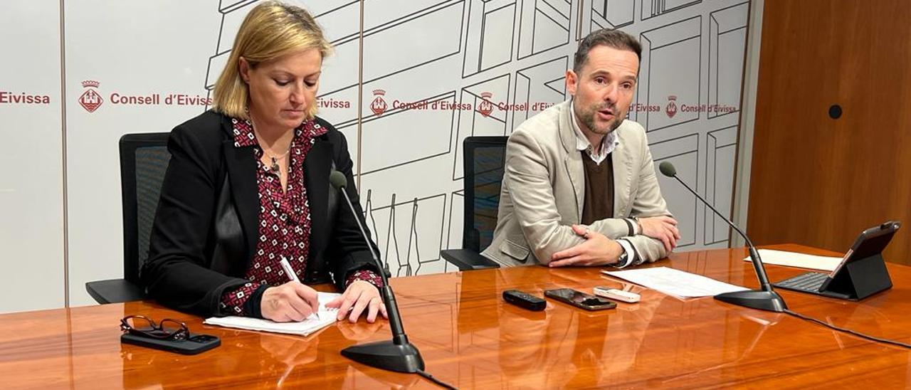 La consellera Carolina Escandell y el vicepresidente primero del Consell, Mariano Juan, durante una rueda de prensa.